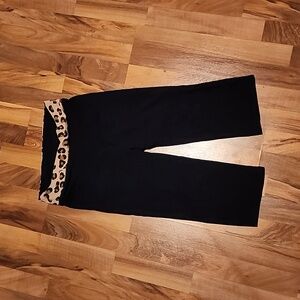 PINK Victoria's Secret Size Medium Black Yoga Capri
